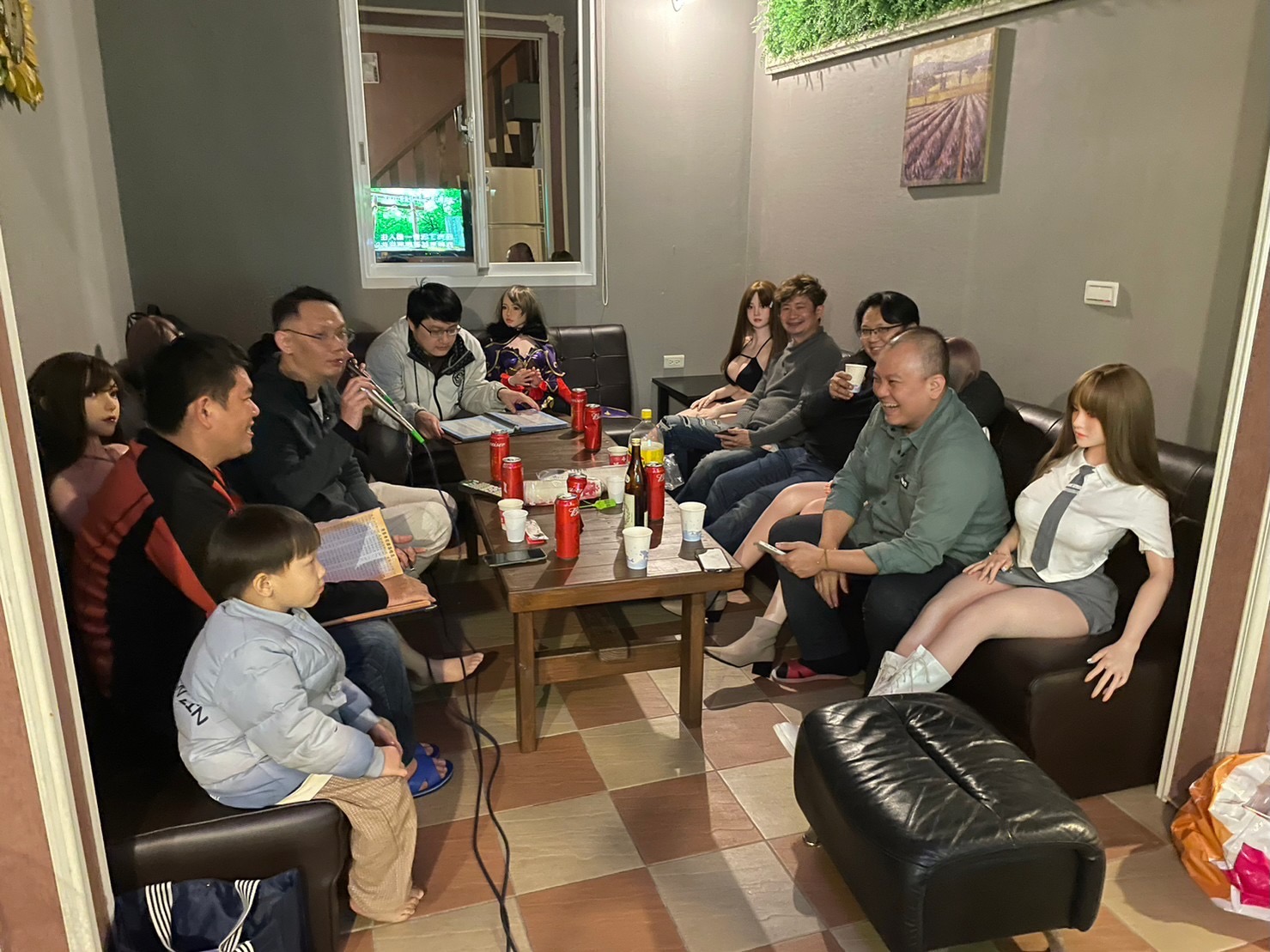 台灣人形藝術推廣協會成員在 KD 店內交流
